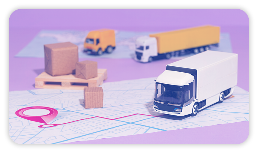 Vos colis suivis de A à Z Une représentation de la logistique version miniature avec des camions, une palette et des colis sur une carte.